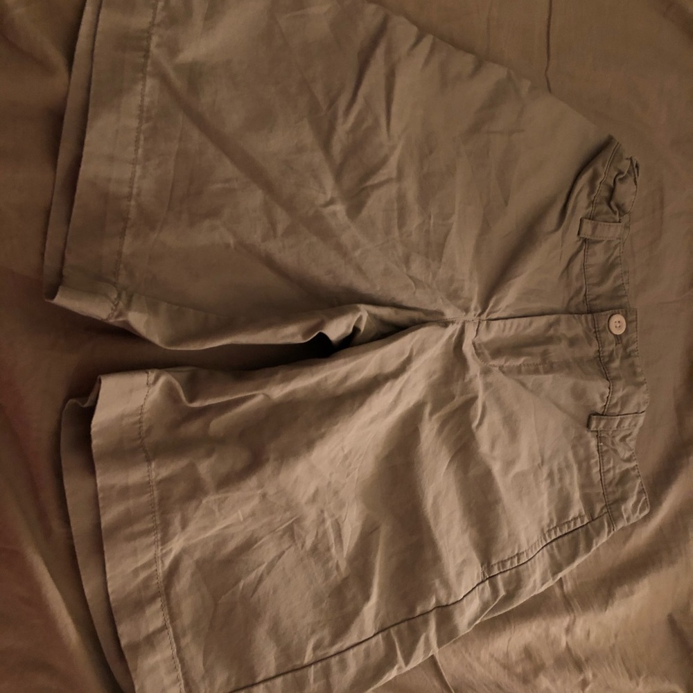 Vineyard Vines boys shorts size 8